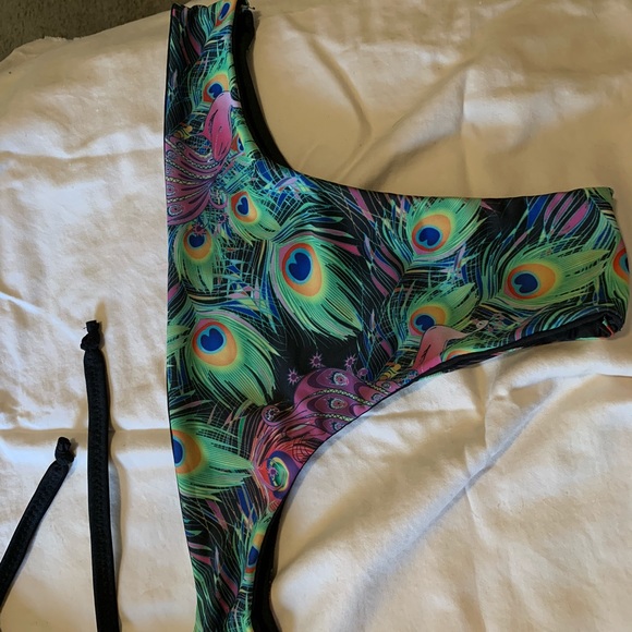 Bikini - Picture 4 of 6